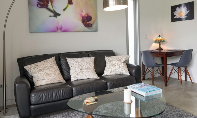 Venice Cottage | TRANQUIL AND CONTEMPORARY SECLUDED GUEST HOUSE, VENICE CA