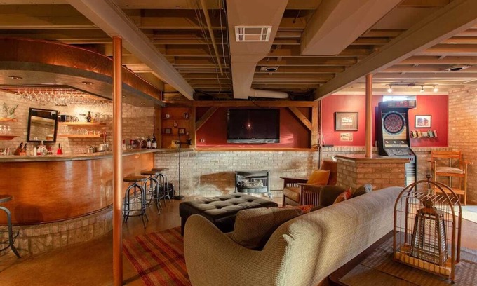 Bryant Pattengill West House | Tranquil and serene home for your group reunion or family getaway.