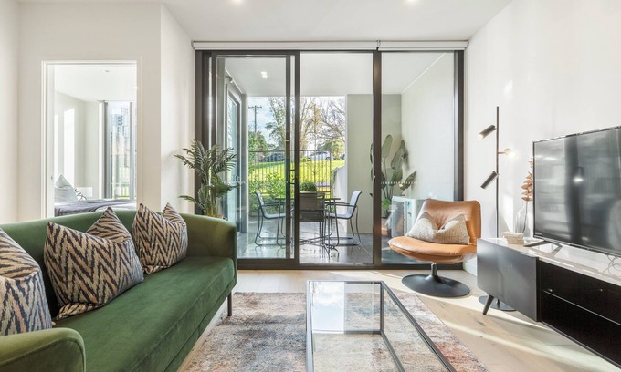 Heidelberg Apartment | Tranquil Apt | Major Hospital Precinct w Parking