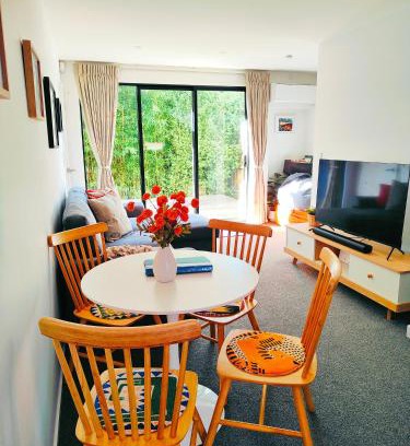Linwood Apartment | Tranquil Bamboo Oasis at Christchurch
