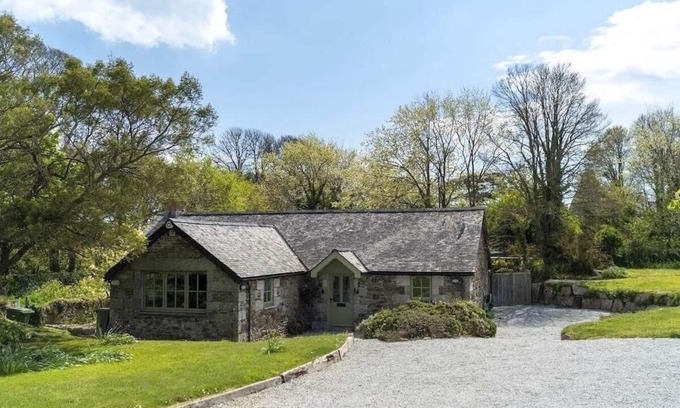 Helford Passage House | Tranquil Barn Conversion in Helford Passage, Nr Falmouth