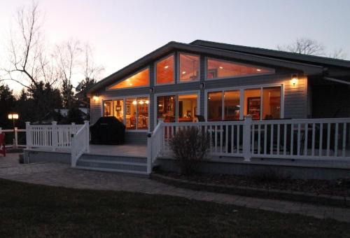Port Franks House | Tranquil Bay Lodge, 3 min walk to sand beach