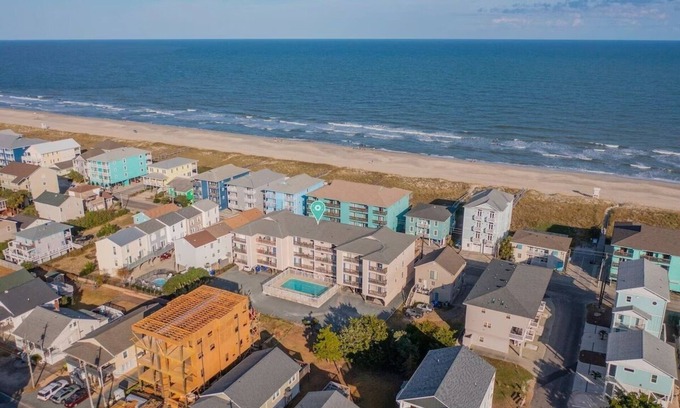 North Carolina Coast Condo | Tranquil beach getaway just steps from the sand!