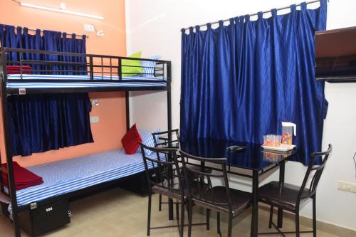 Bhubaneshwar House | Tranquil Budget Room