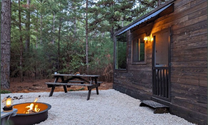 Winona Cabin | tranquil cabins studio - Tranquil Cabins Studio for 2 nestled in the East Texas pines.