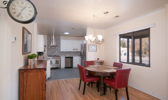 North Campus House | Tranquil Charm, near UNM, Nob Hill