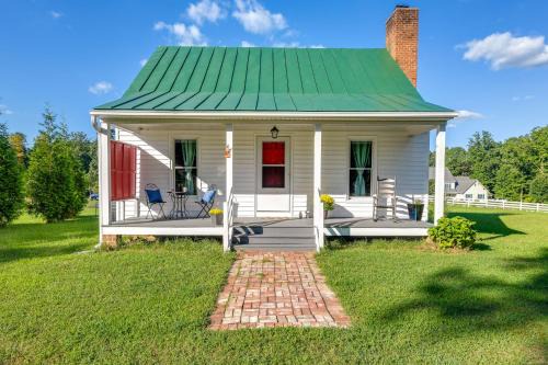 Midlothian House | Tranquil Cottage in Virginia Countryside with Pond!