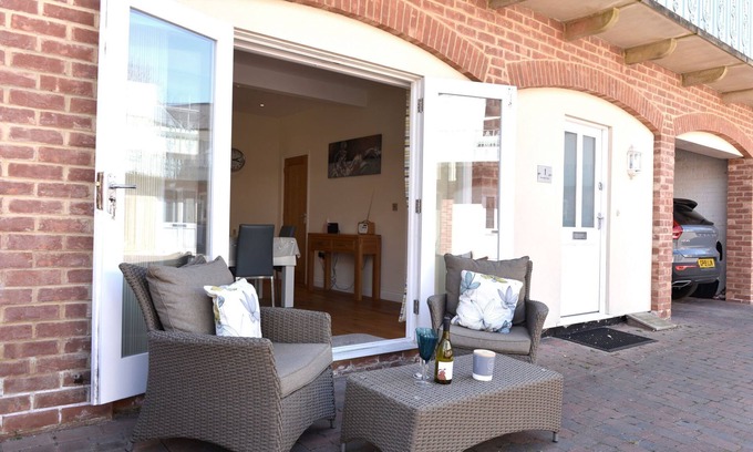 Meads Cottage | Tranquil cottage with outside terrace and undercover parking