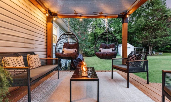 Boiling Springs House | Tranquil & Cozy ~ Queen Beds, Porch, Backyard, BBQ