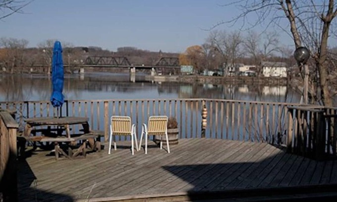 Newtonville House | Tranquil direct waterfront 3-bedroom flat in quiet Troy neighborhood with WiFi