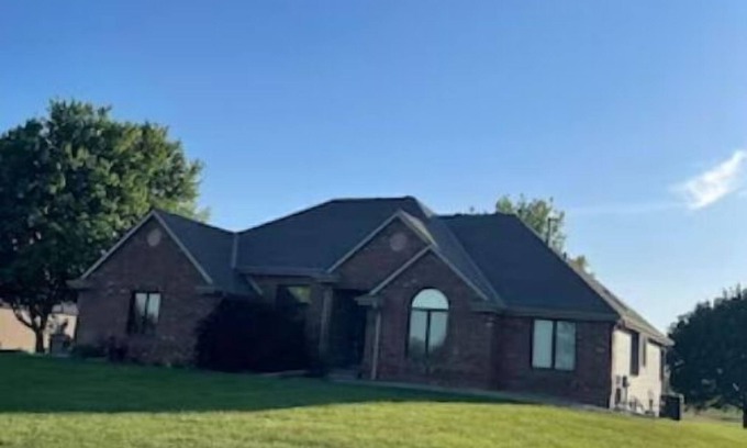 Omaha House | Tranquil Estate on 10 Acres Moments away from Omaha - Your Perfect Getaway