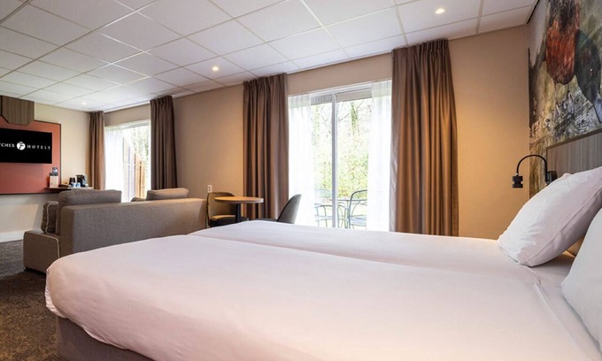 Doorwerth Hotel | Tranquil Forest Hotel Room with Quick Access to Arnhem & Hiking Paths - 3 Units