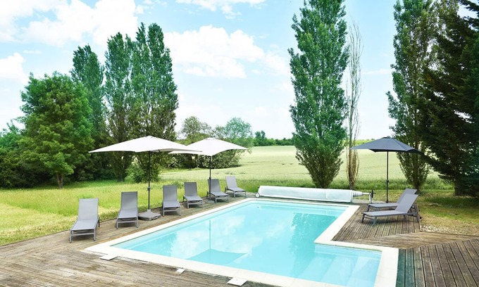Saint-Colomb-de-Lauzun Cottage | Tranquil Gite with private pool and country views
