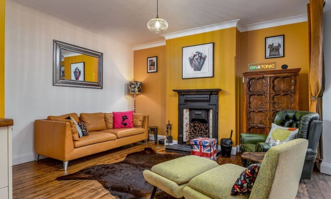 North West House | Tranquil Glasgow Retreat: Free Parking & Garden