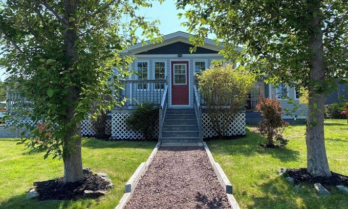 Greens Harbour Cottage | Tranquil Harbourview Cottage: Oceanfront Escape in Green's Harbour, NL