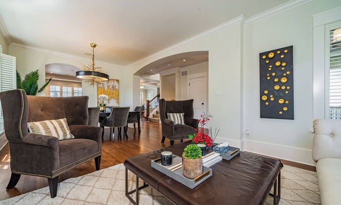 Dunbar House | Tranquil Haven~Close to UBC and Downtown Delights