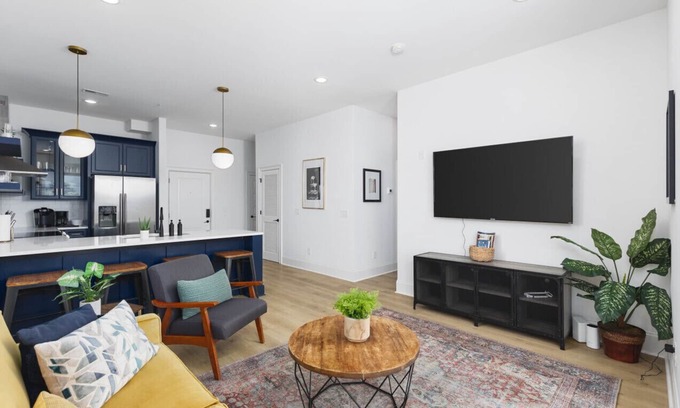 Cleveland Park Condo | Tranquil Haven Close to Broadway with Free Parking