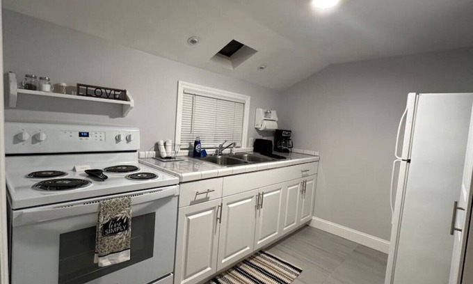 Colonialtown North Apartment | Tranquil Hideaway: 2-Bedroom Retreat near Mills/50