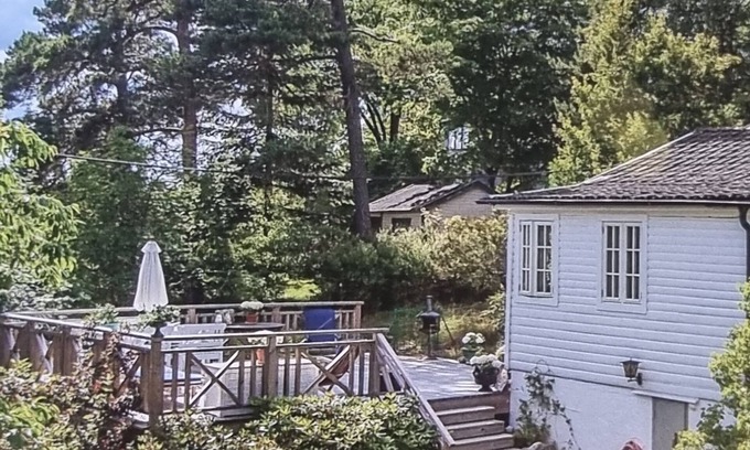 Nacka Municipality Cabin | Tranquil hillside cabin with easy access to nature & city.nStockholms län