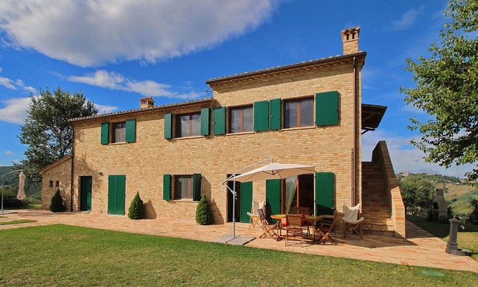 Montelabbate Cottage | Tranquil Hilltop Cottage
