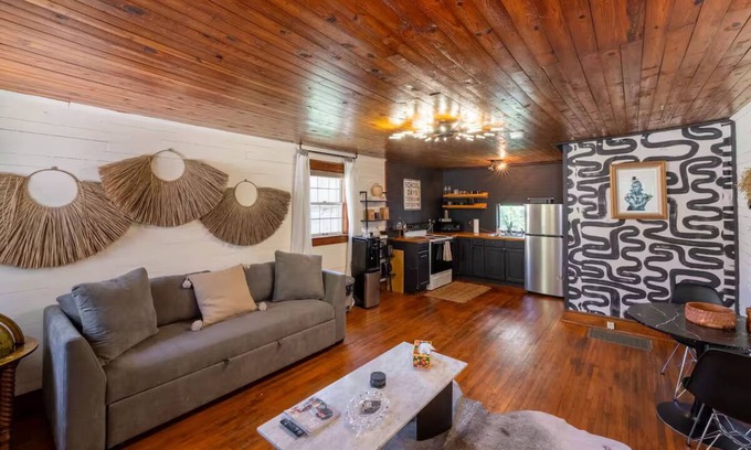 Gastonia House | Tranquil Historic District Guest Suite
