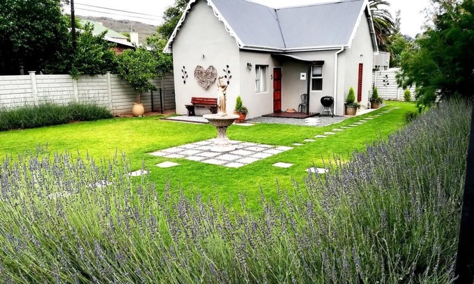 Komani Bed & Breakfast | Tranquil House Bed and Breakfast