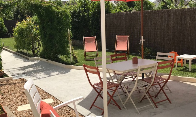 Chateauroux Cottage | Tranquil House in Peaceful Châteauroux with Garden, Parking, and Full Comfort