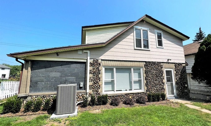 Kingsville Cottage | Tranquil Kingsville Cottage - Private Beach & Pet-Friendly!