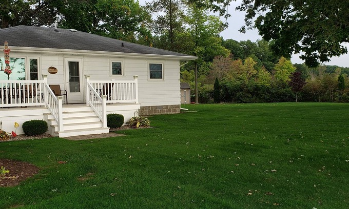 Coldwater Cottage | Tranquil lake cottage at the end of the road. No traffic here.