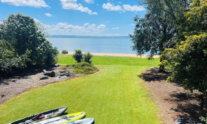 Holdens Bay House | Tranquil Lake Side Retreat: Your Perfect Getaway In Holdens Bay