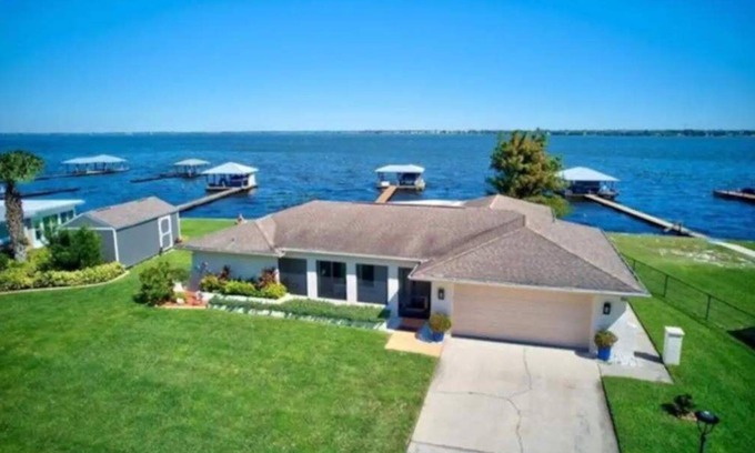 Lake Placid House | Tranquil Lakefront Retreat
