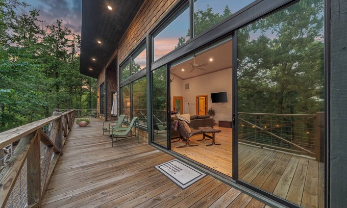 Golden Cabin | Tranquil Luxury | Firepit, Hot Tub & Forest Views