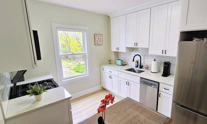 Greenwich Apartment | Tranquil modern upstairs apt. Close to town and beach. Just remodeled!