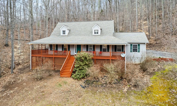 Barnardsville House | Tranquil mountain-view home with fireplace, firepit, deck, W/D, & soaking tub