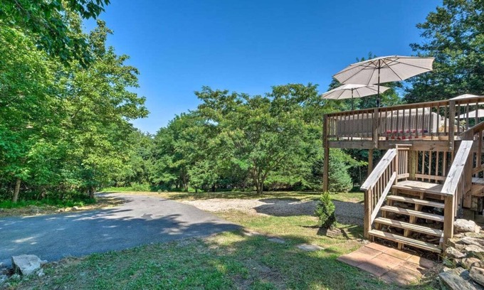 Linden House | Tranquil mountainhouse w/hot tub, super close to trails & wineries- pet friendly