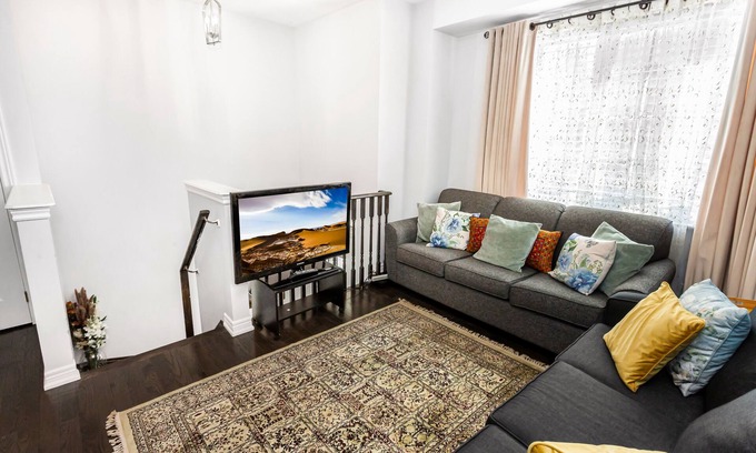 East Credit House | Tranquil Oasis ~ Spacious 4BR ~ Mississauga