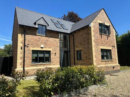Charlton-on-Otmoor House | Tranquil Oxford retreat 4 Bedroom House aircon