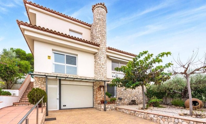 El Perello Villa | Tranquil Paradise, Private Pool - only 200m to beach!