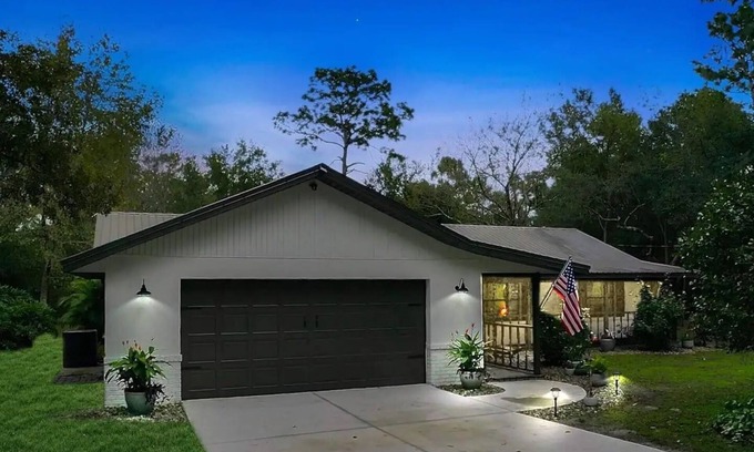 Deltona Lakes House | Tranquil & Peaceful Poolside Retreat Awaits You!