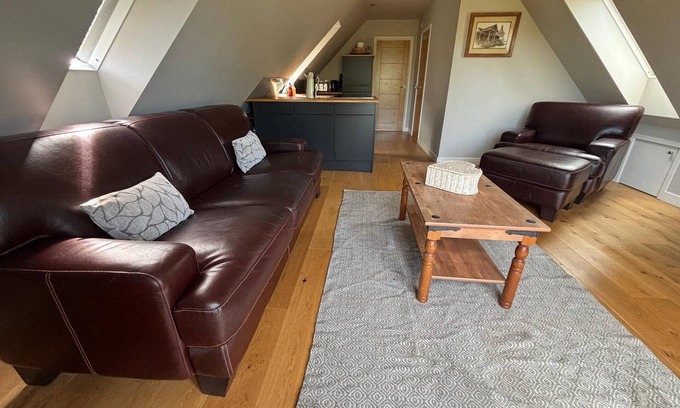 Bulmer Apartment | Tranquil Pond View Loft Retreat in Sudbury