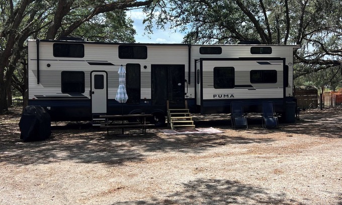 Silver Springs House | Tranquil, Quiet RV On A Private Fenced-In Farm!