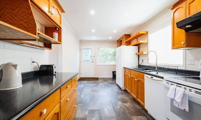 Sardis House | Tranquil & Relaxing Family Gem ~ Queen Beds ~ Pkg!