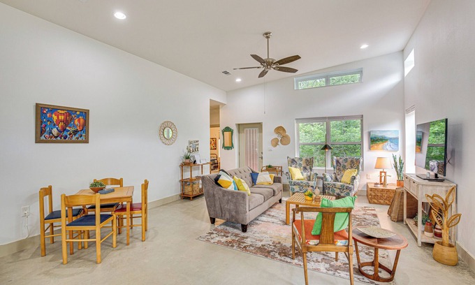 Log Cabin House | Tranquil Retreat: Half-Mi to Cedar Creek Reservoir