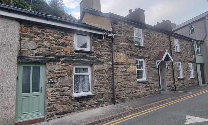 Tanygrisiau House | Tranquil Retreat in North Wales