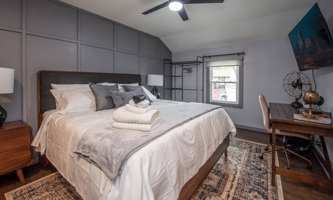 Overland Park House | Tranquil Retreat in Overland Park Charm with Kansas City Convenience