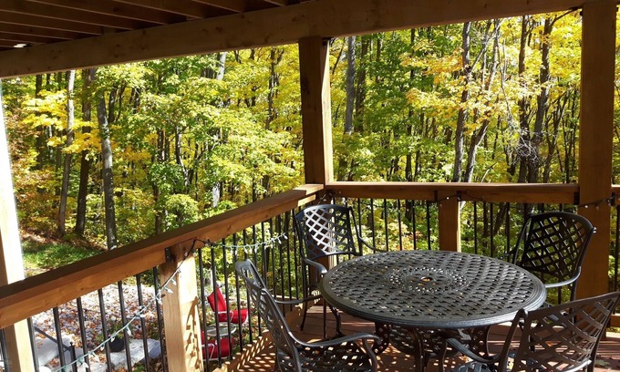 Oro-Medonte Apartment | Tranquil Retreat with Secluded Hot Tub – Near Horseshoe Valley Resort