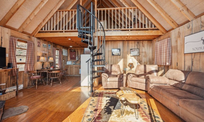 Paw Paw Cabin | Tranquil Rocky Top Cabin with Mountain Views! by RedAwning