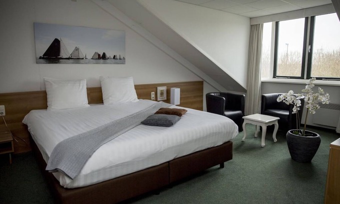 Heerenveen Hotel | Tranquil Sanctuary close to Top Landmarks, Scenic Outdoors & Attractions