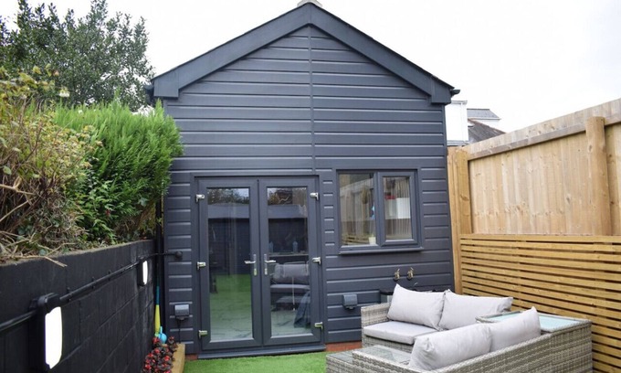 Cyncoed House | Tranquil Serenity Hub