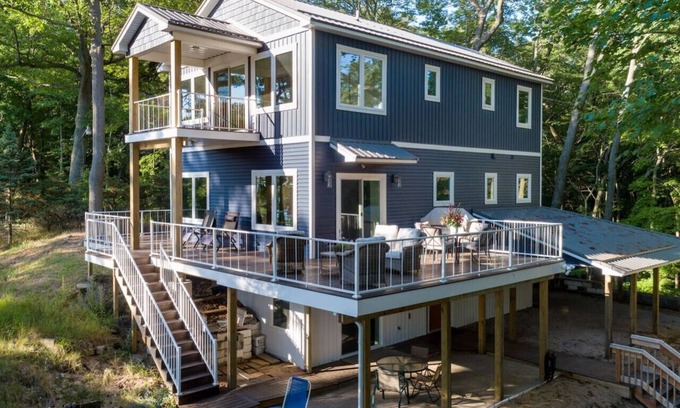 Norton Shores House | Tranquil Shores | Relax on Lake Michigan 4BR, 4BA